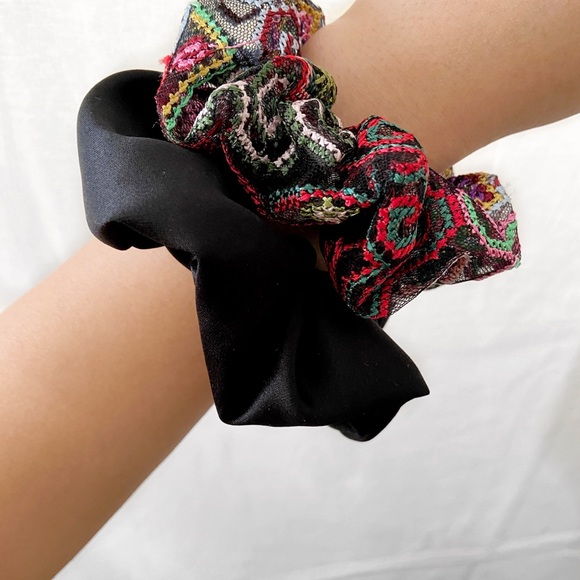 🌸 Hmong inspired toddler skirt - Picture 2 of 2